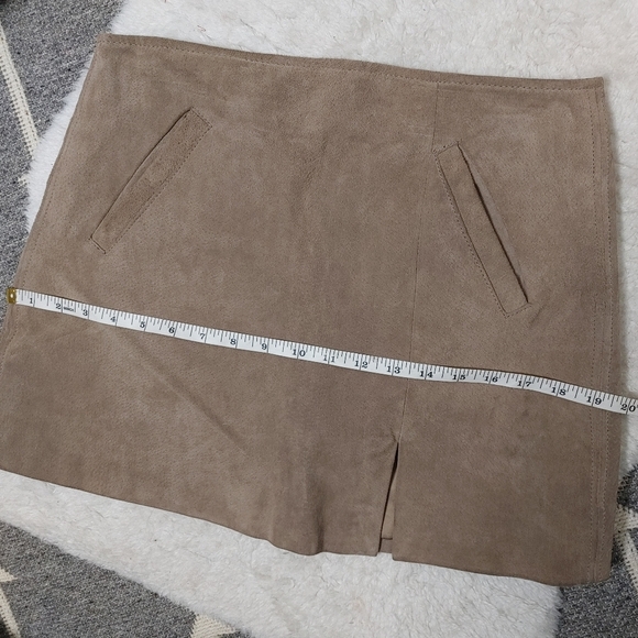 BLANK NYC Suede Mini Skirt Size 28 - Picture 12 of 13